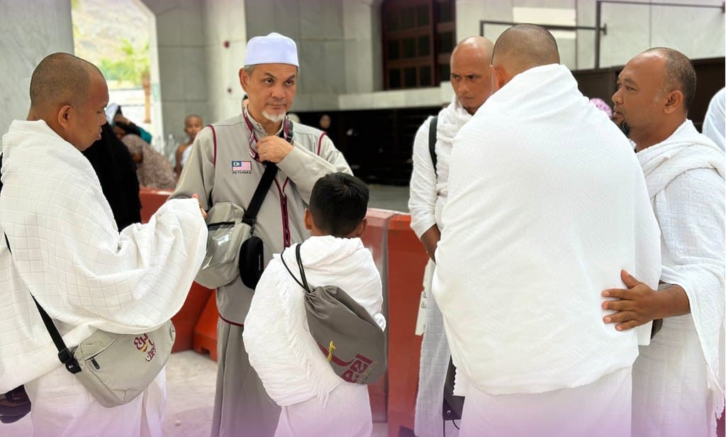 Jemaah lelaki berihram