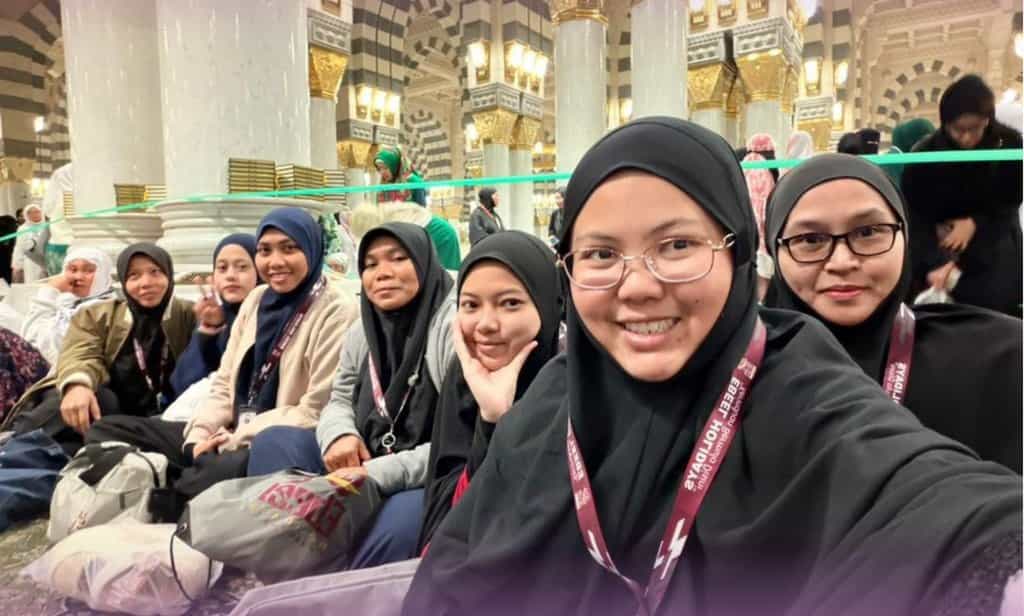 Jemaah wanita Ebeel Holidays di dalam Masjid Nabawi